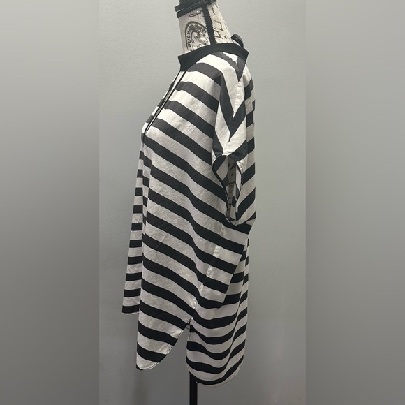 🖤✨ Luxe to Deluxe Striped Blouse - Size 10  ✨🖤 - Picture 3 of 12